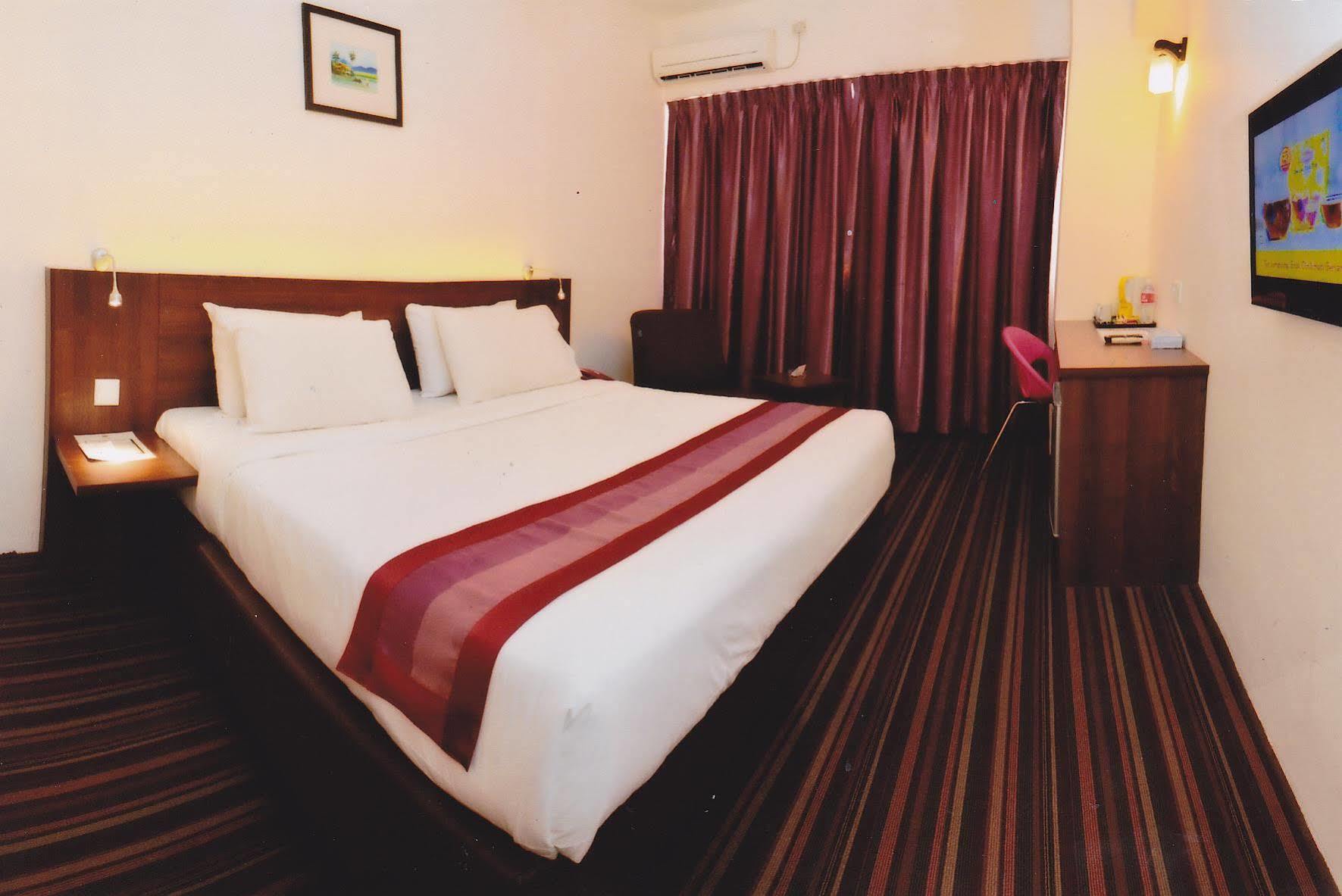Hotel Yt Midtown קואלה טרנגאנו מראה חיצוני תמונה